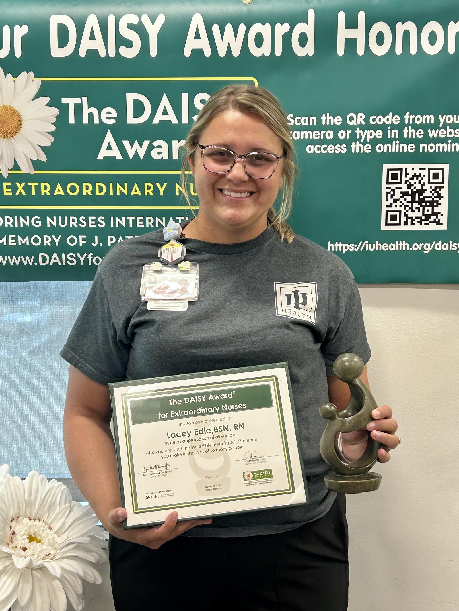 Lacey Edie, RN, with her DAISY Award